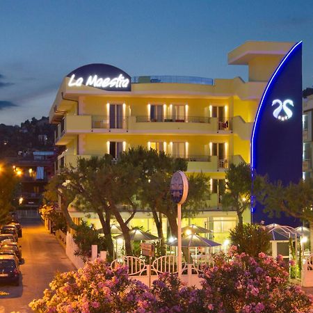 Hotel La Maestra Grottammare Bagian luar foto