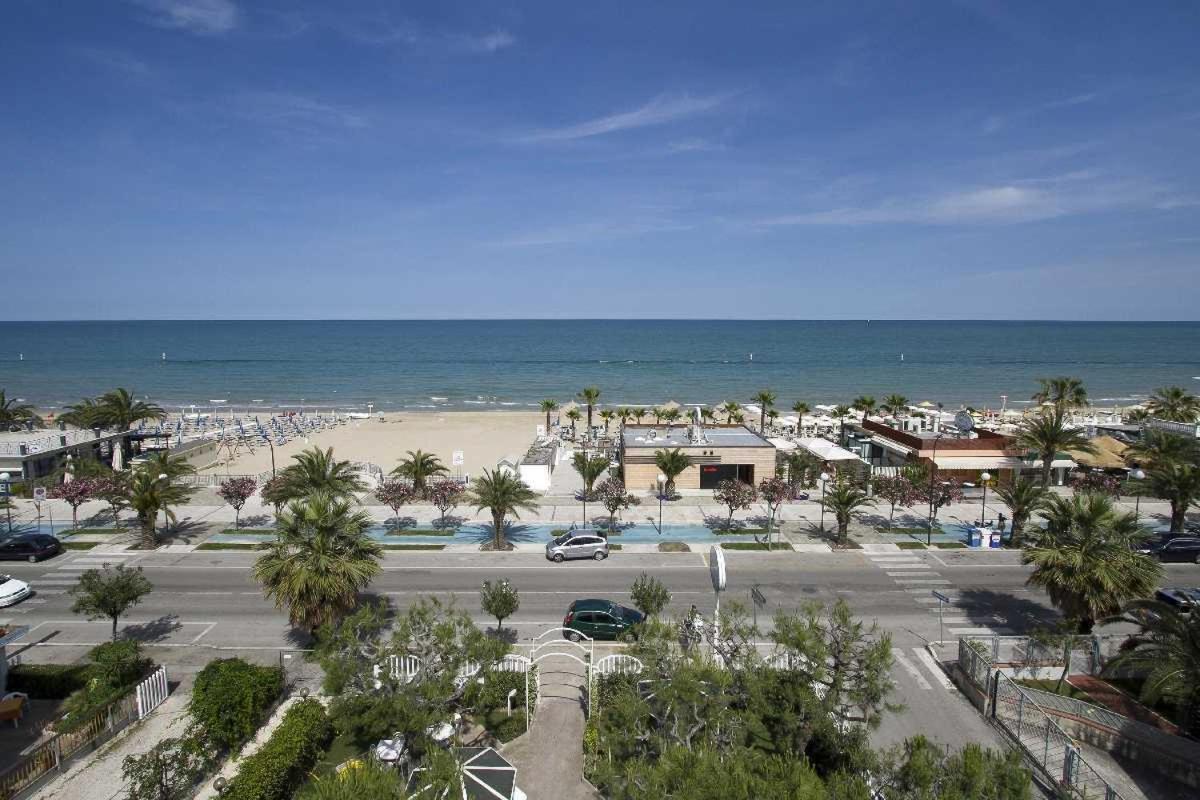 Hotel La Maestra Grottammare Bagian luar foto