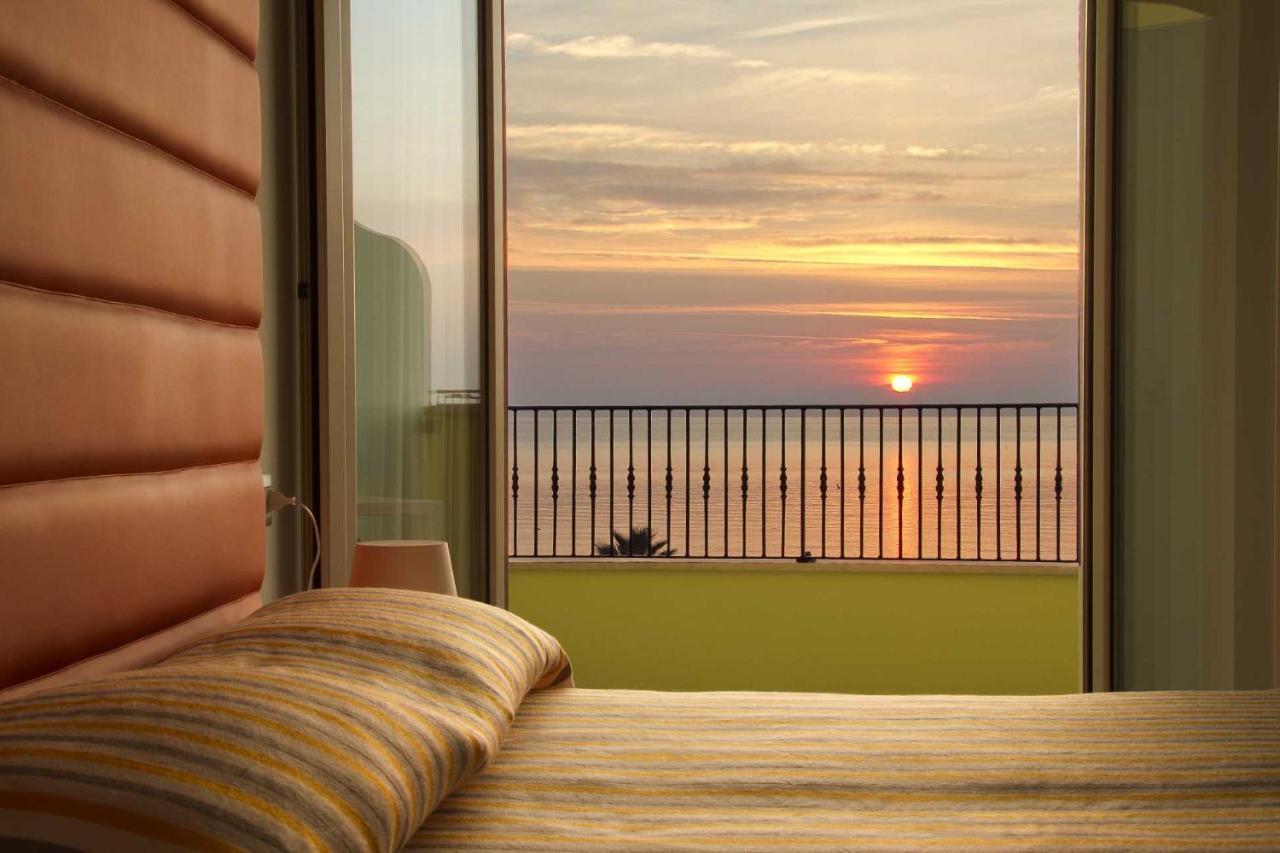 Hotel La Maestra Grottammare Bagian luar foto