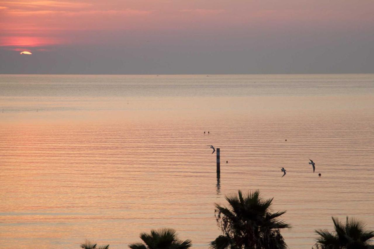 Hotel La Maestra Grottammare Bagian luar foto