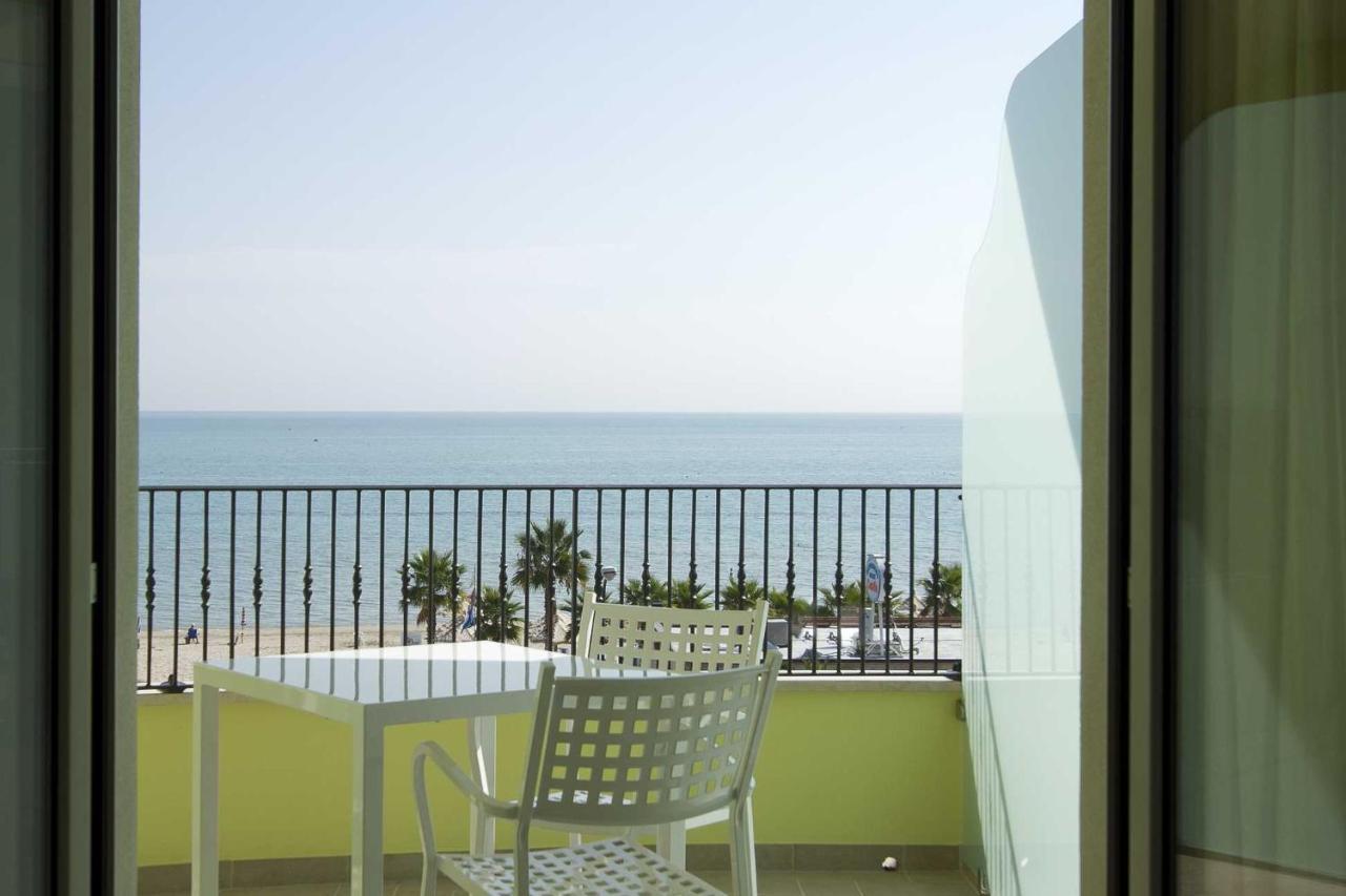 Hotel La Maestra Grottammare Bagian luar foto