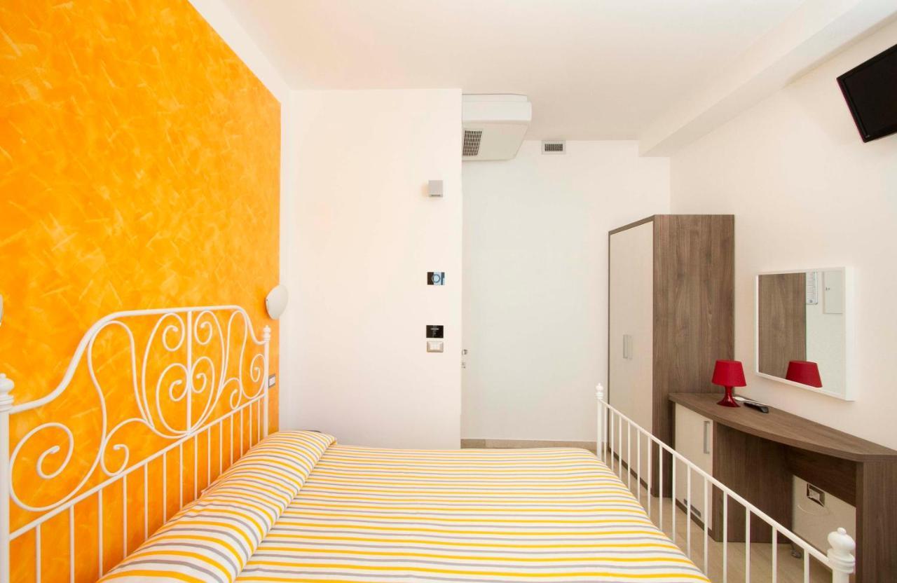 Hotel La Maestra Grottammare Bagian luar foto