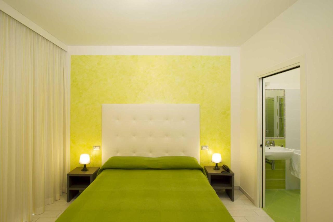 Hotel La Maestra Grottammare Bagian luar foto