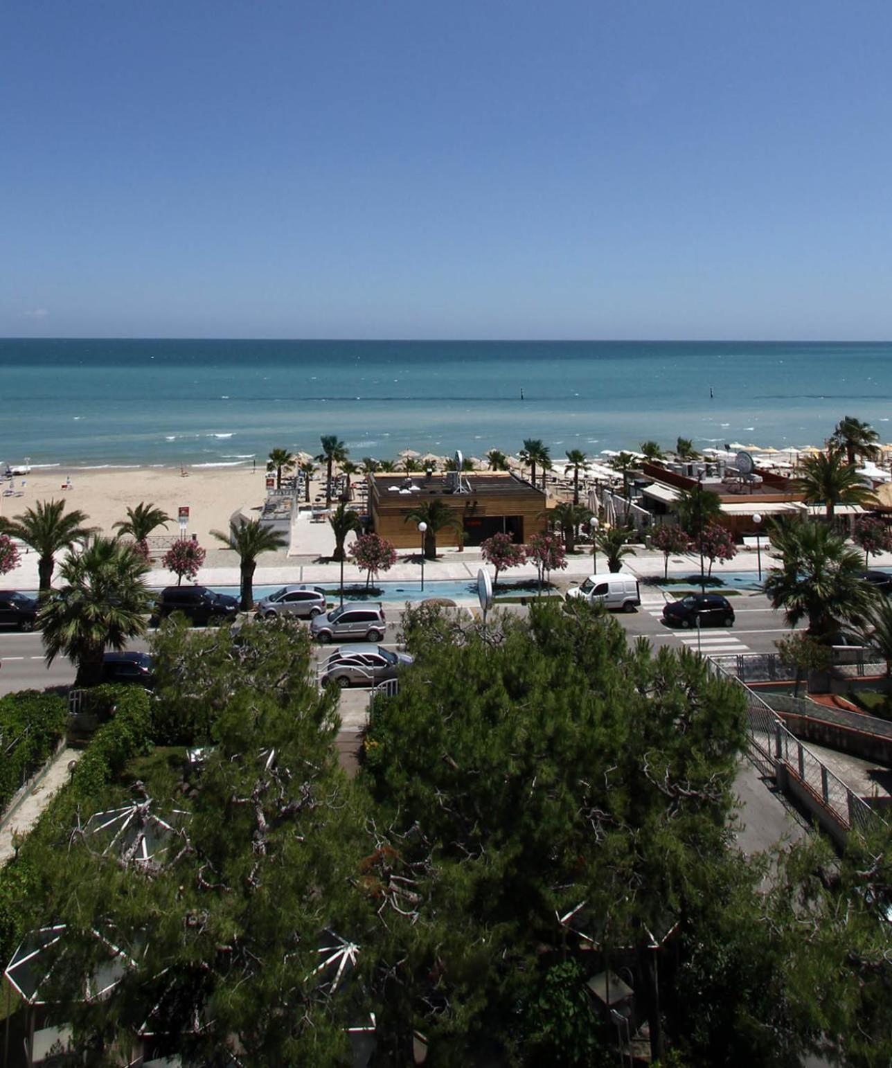 Hotel La Maestra Grottammare Bagian luar foto
