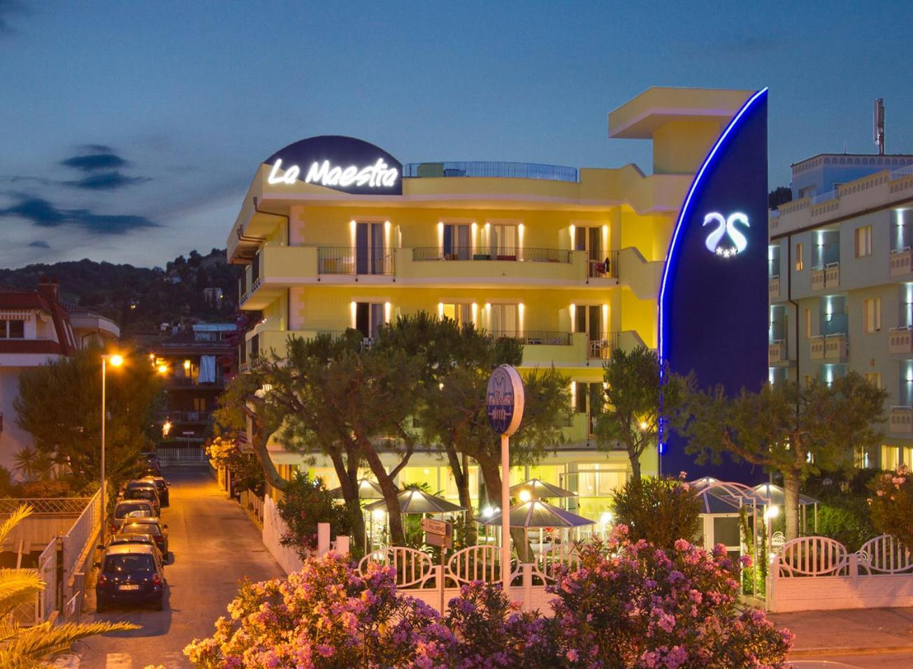 Hotel La Maestra Grottammare Bagian luar foto